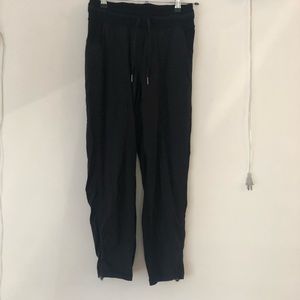 Lululemon - Studio cropped